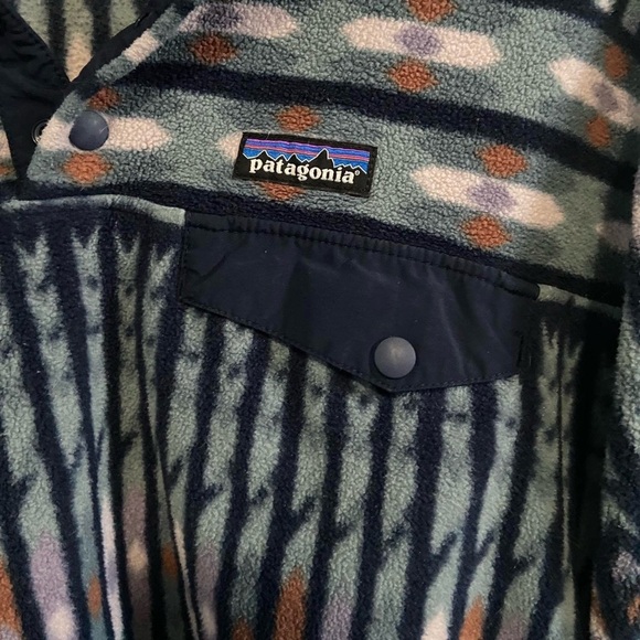 Patagonia Women's Lightweight
Synchilla Snap-T Pullover - Picture 5 of 7